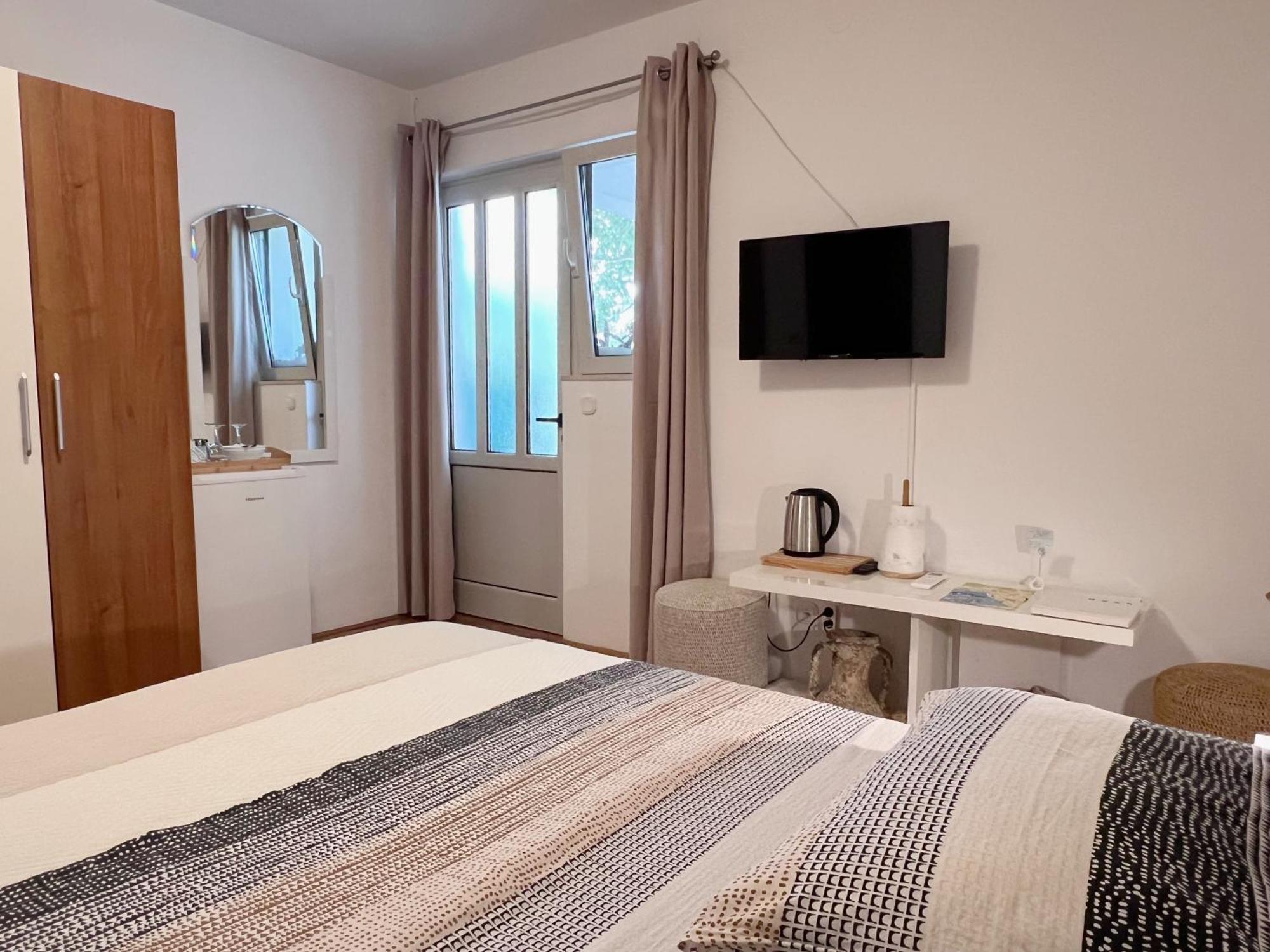 Room Tai - Spacious And Comfy With Private Terrace Hvar Town Exterior photo